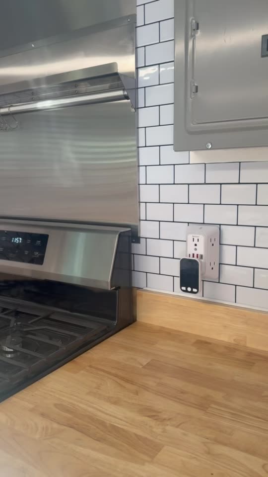 Walkthrough video of the kitchen trailer interior